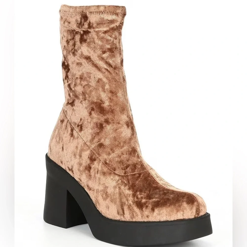 STEVE MADDEN KLAYTON BOOT IN MUSHROOM VELVET PLATFORM 9.5 MEDIUM NEW